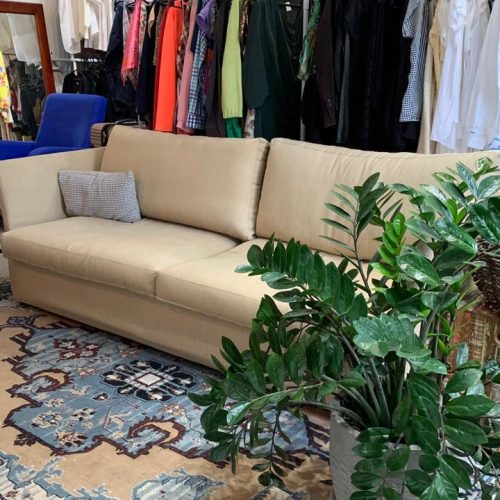 Foto interior sofá Loja do Asilo 2